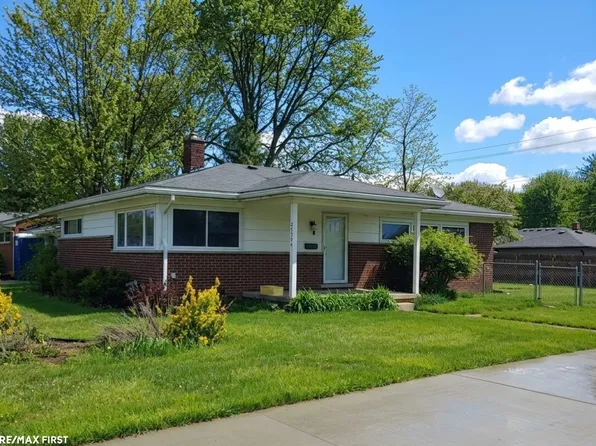 22324 Spitzley St, Clinton Township, MI 48035