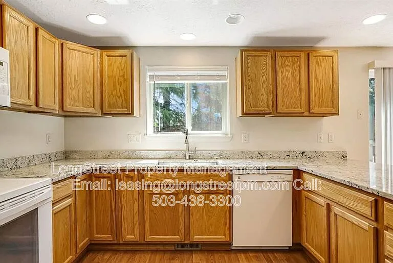 332 NE Carmen Pl — Photo 14