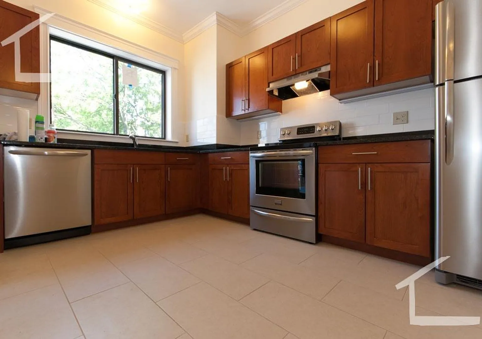 Beautiful, sunny, renovated 4 bed in Allston! — Photo 1