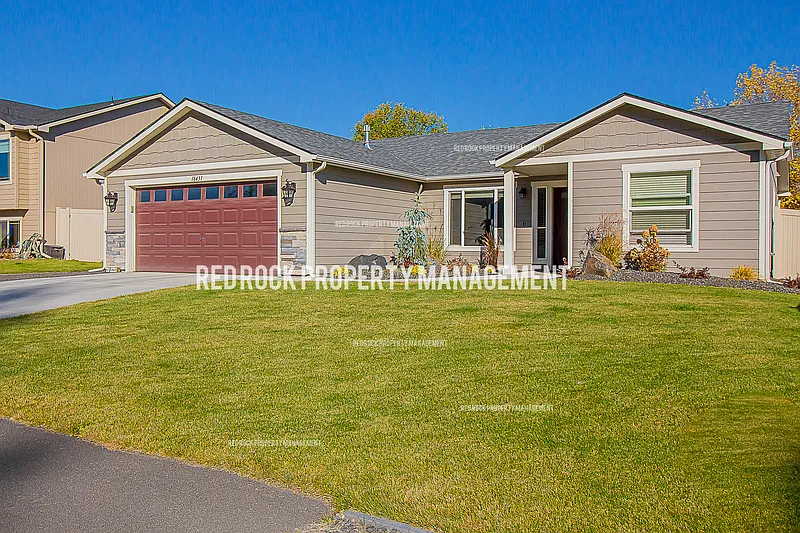 3 bed, 2.0 bath, 1976 sqft, $2,650 — Photo 2