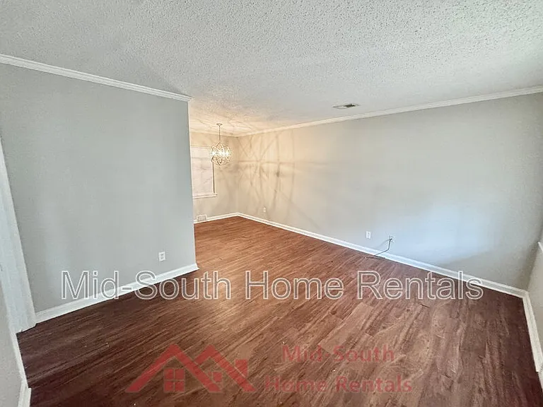 2050 Sharon Ln — Photo 5