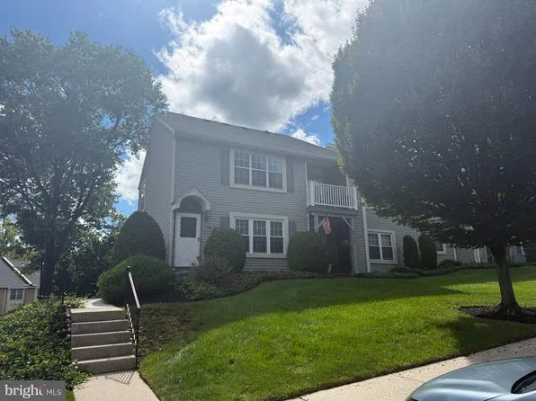 741 Sparrow Ln #A2, Langhorne, PA 19047