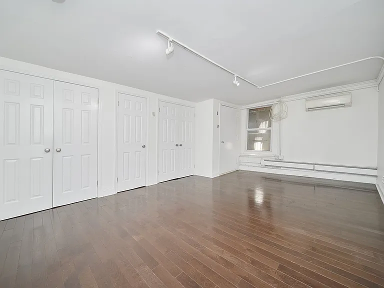 60 Pearl St #3 — Photo 6