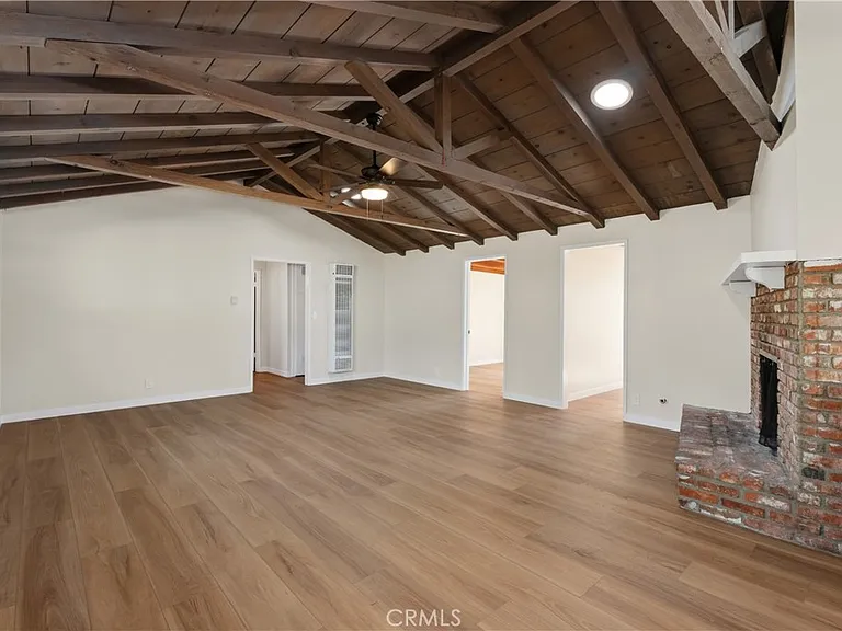 450 W 2nd St — Photo 22
