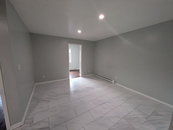 2nd image of 560 Main St #O3d
