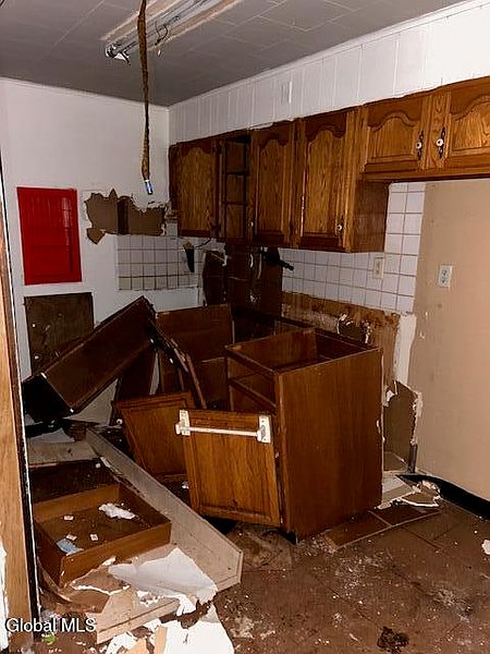 4th image of 1002 Davis Terrace