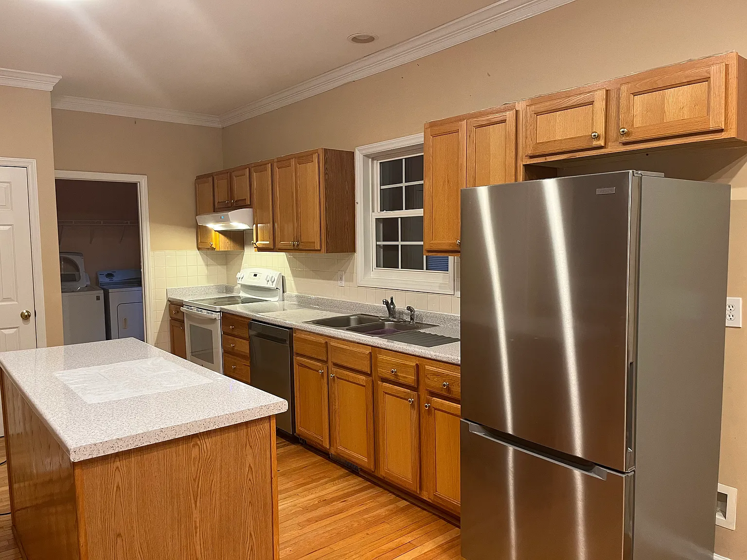 4 bed, 2355 sqft, $2,660 — Photo 3