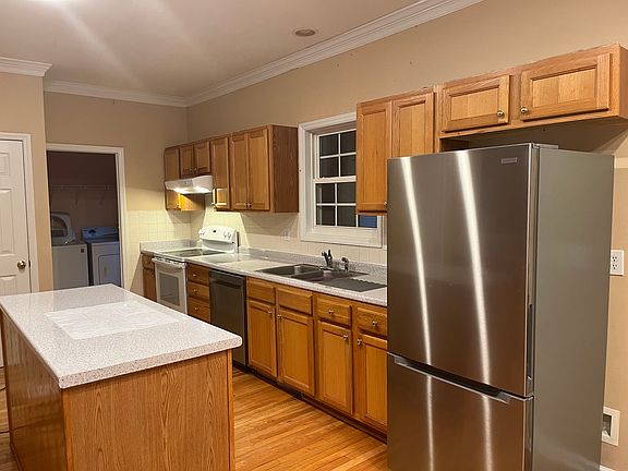 3rd image of 106 Christine Ct