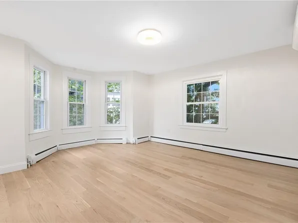 28 Young St #2, Newport, RI 02840