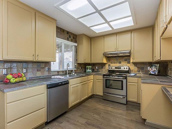 Kitchen 1