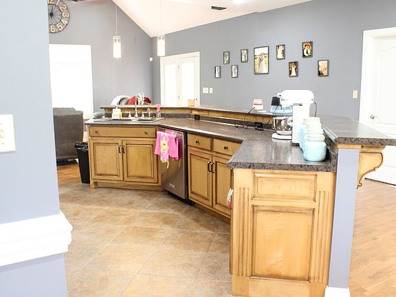 4th image of 117 Carol Cir