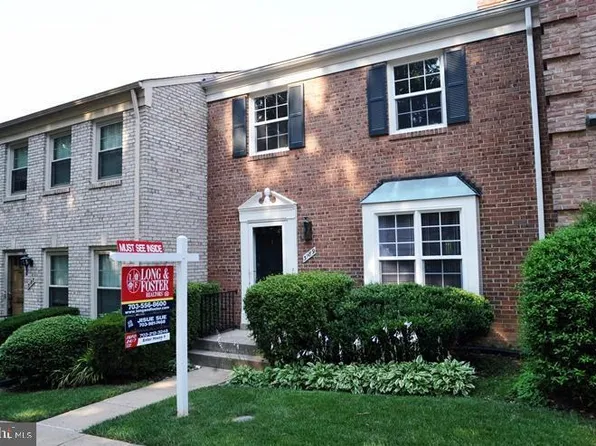 3189 Lindenwood Ln, Fairfax, VA 22031
