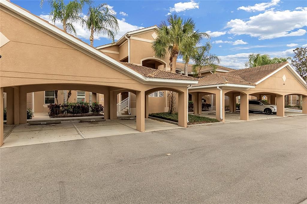 819 Fairwaycove Ln Unit 203
