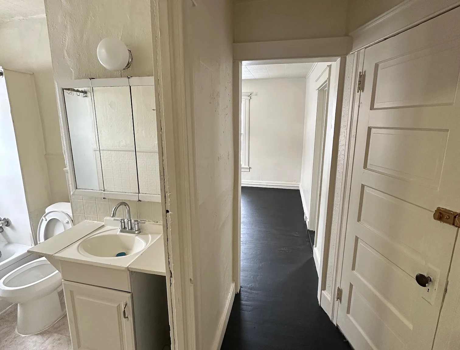 27 Duane Avenue - 2 — Photo 4