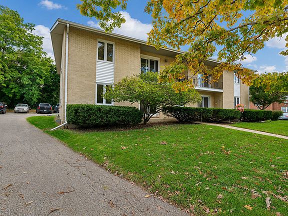 2nd image of 31 Green Oaks Dr #B