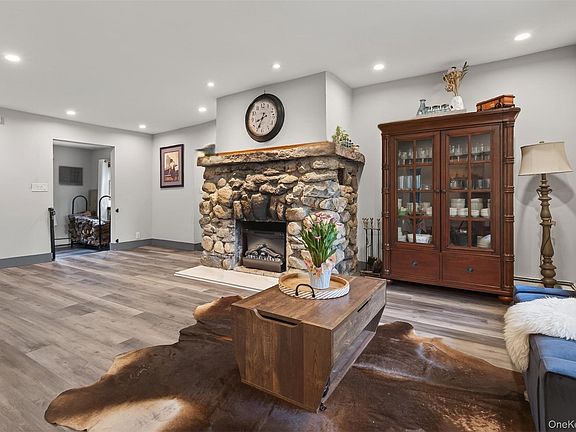 3rd image of 1756 Horton Road
