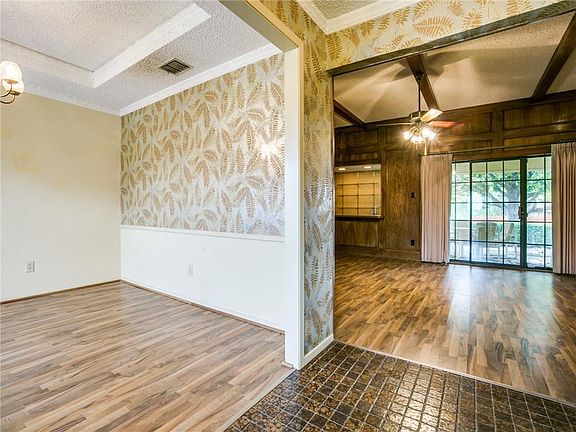 2nd image of 306 Doral Pl