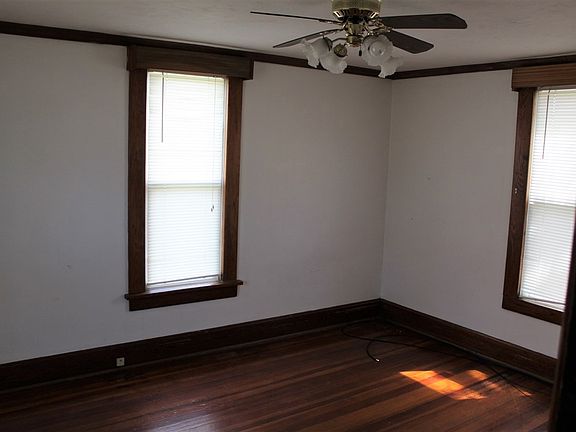 5th image of 613 1st St