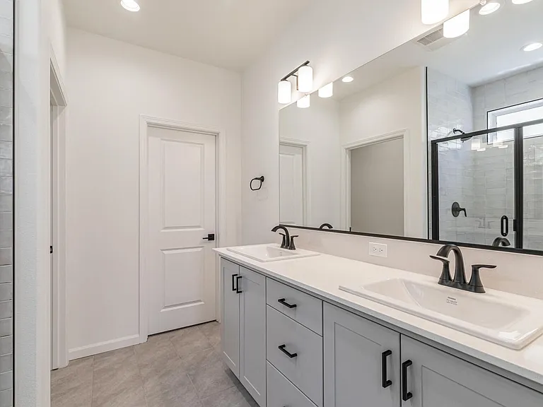 697 Philip Way — Photo 21