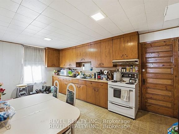 2nd image of 535 Park St N
