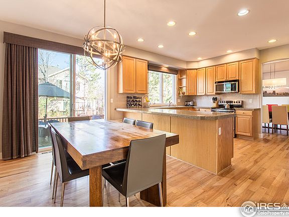 Eat-in kitchen