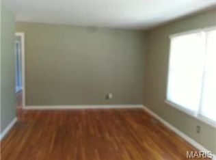 11066 Mars Ln, Maryland Heights, MO 63043