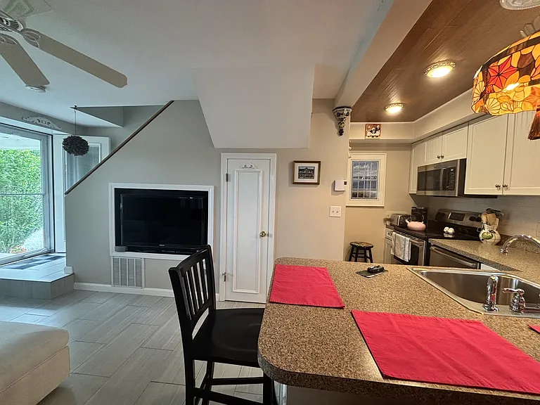 152 Tuckerman Ave #9 — Photo 8