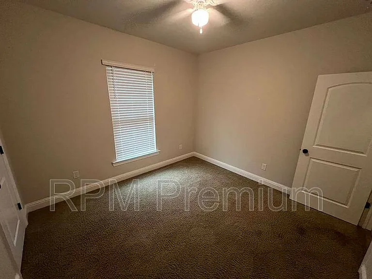 6212 Lake Edge Dr — Photo 35