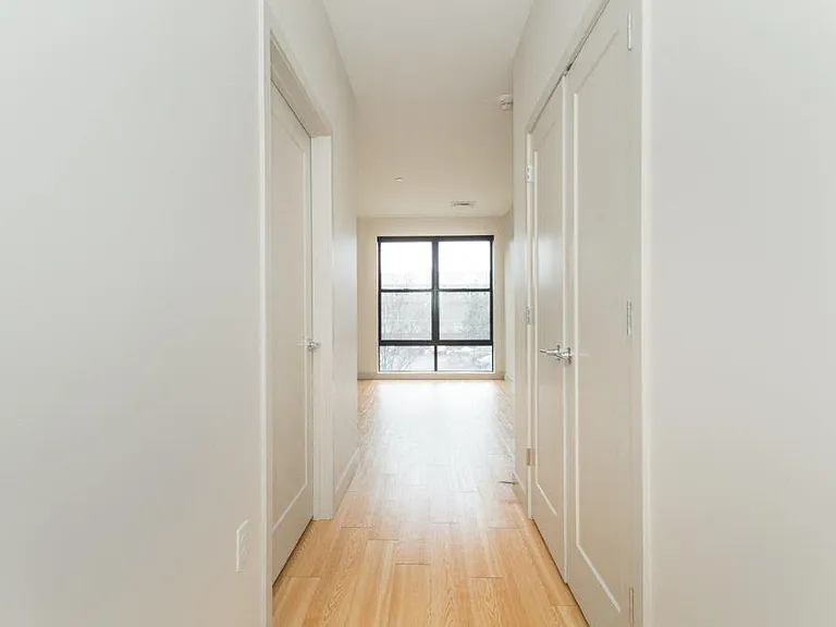 West Square Apartments — Photo 262