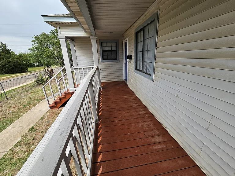 2908 N Fonshill Ave — Photo 2