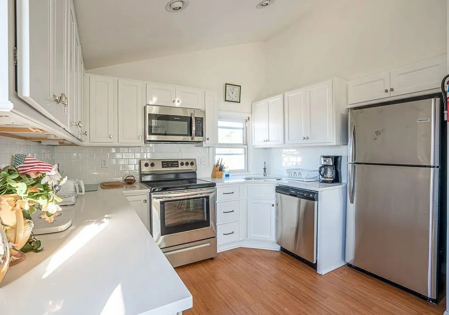 Winter Rental Only - 3 Bed / 1 Bath Beach Block Unit - Accommodates 6 — Photo 1