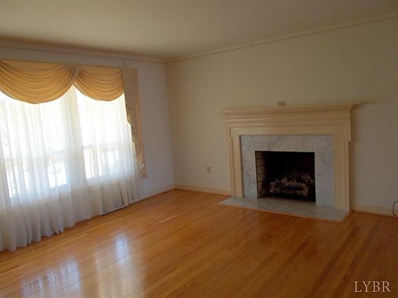4th image of 1827 Sunset Dr