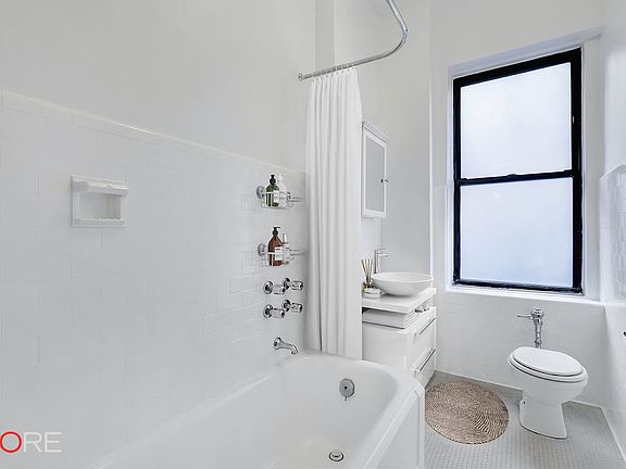 5th image of 817 W End Ave APT 4C