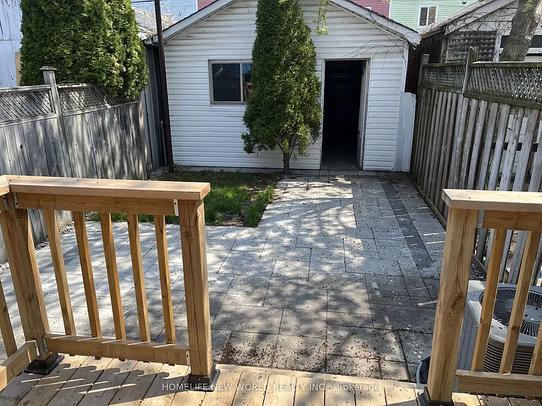 19 Britannia Ave — Photo 3