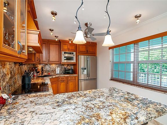 4th image of 802 Cypress Grove Ln APT 304