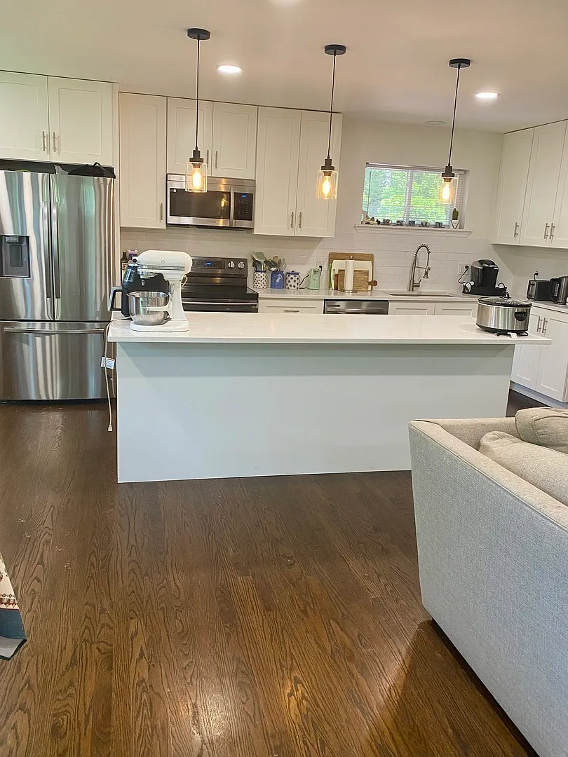 3 bed, 2500 sqft, $4,000 — Photo 3