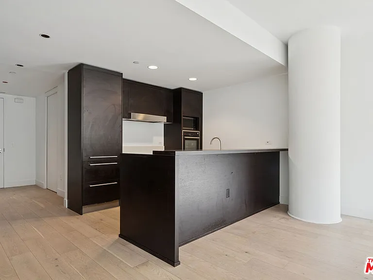 6250 Hollywood Blvd #8K — Photo 4