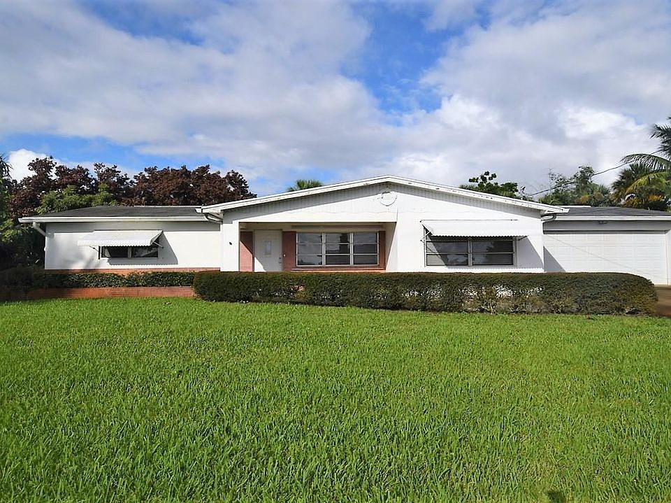 1st image of 3556 NE Skyline Dr