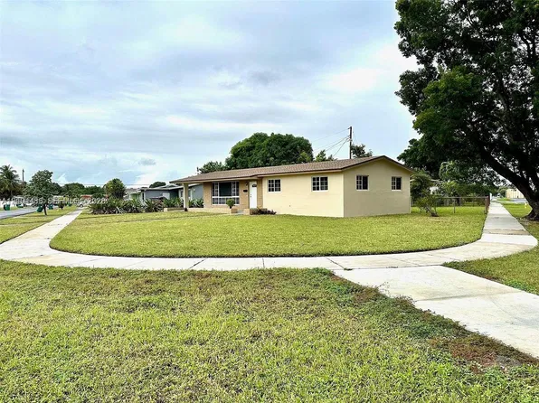 821 NW 173rd Ter, Miami Gardens, FL 33169