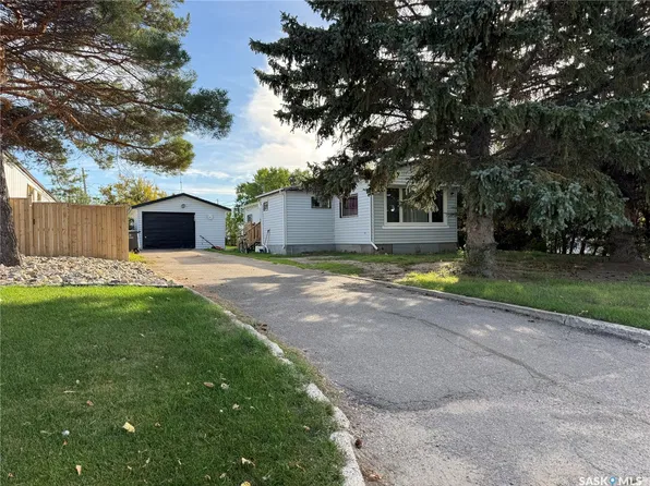 425 Park Avenue, Outlook, SK S0L 2N0