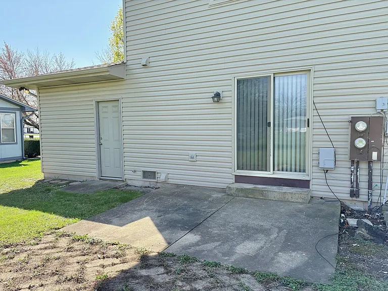 724 Oakton Rd — Photo 17