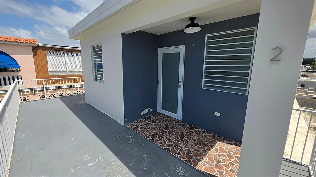 2 bed, 1.0 bath, 650 sqft, $900 — Photo 2