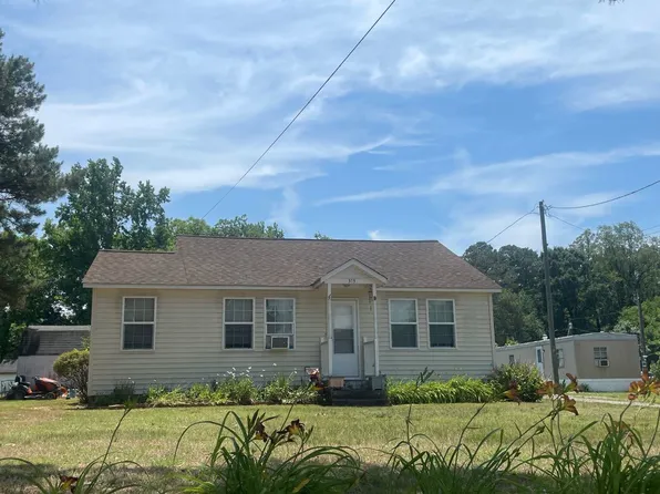 303 E Main St, Wakefield, VA 23888