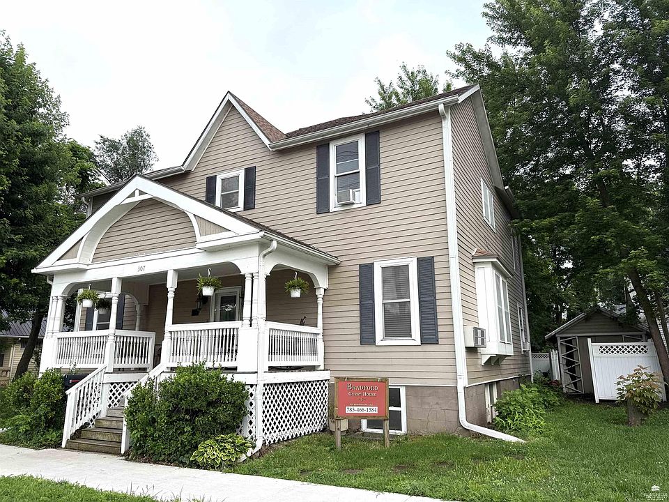 1st image of 307 E Main St
