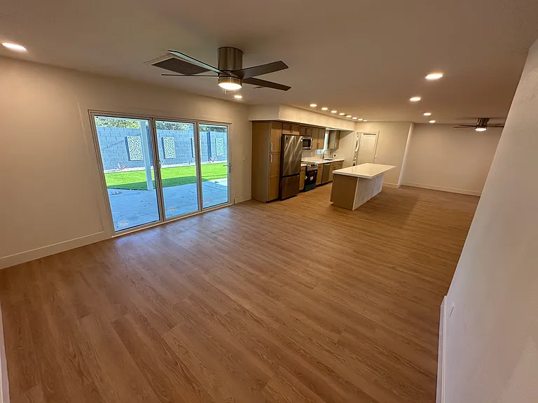 903 E Hermosa Dr — Photo 3