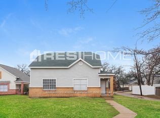 1043 Rain Forest Dr, Dallas, TX 75217
