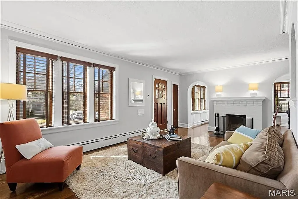 5 bed, 3684 sqft, $7,995 — Photo 4