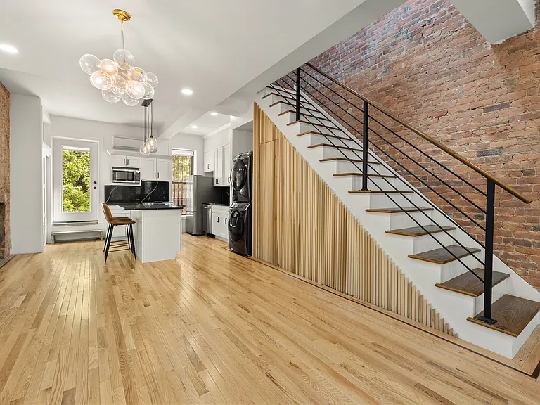 542 Lexington Ave #2 — Photo 2