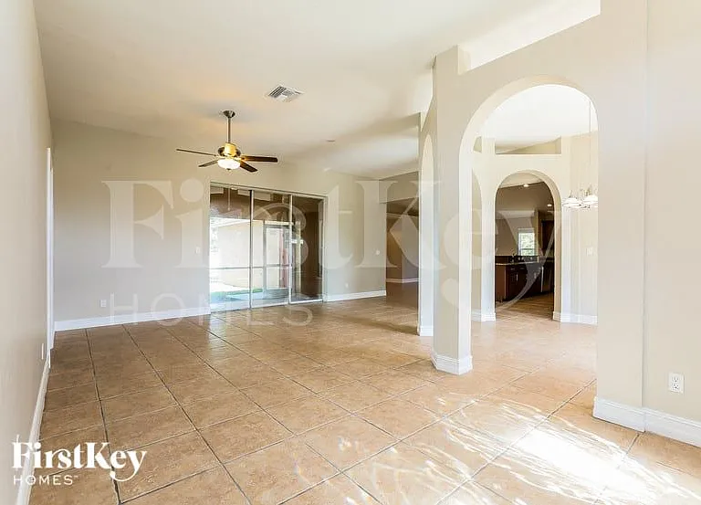 713 McKinley Ave — Photo 2