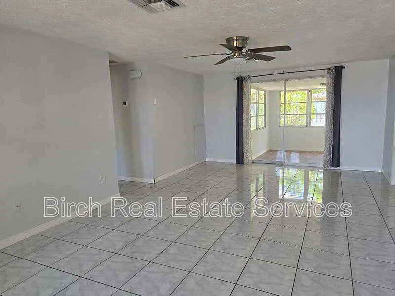 2 bed, 1.5 bath, 948 sqft, $1,545 — Photo 4